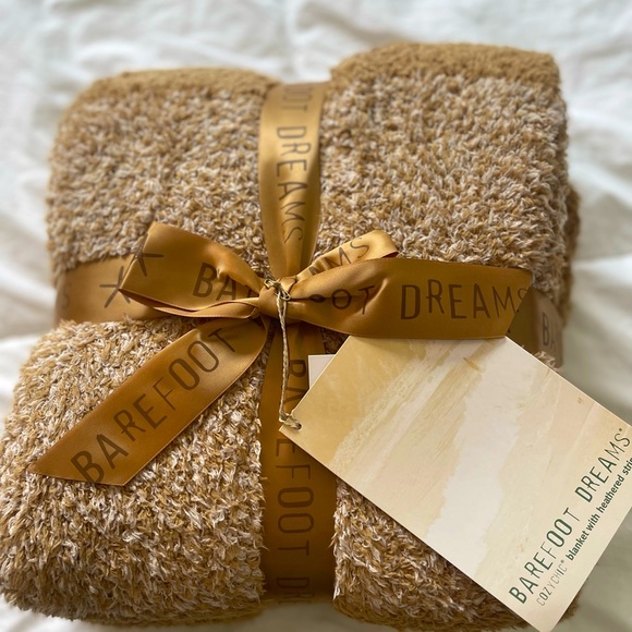 Barefoot Dreams Bedding Nwt Barefoot Dreams Cozy Chic Blanket With